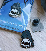 Memento mori - enamel pin